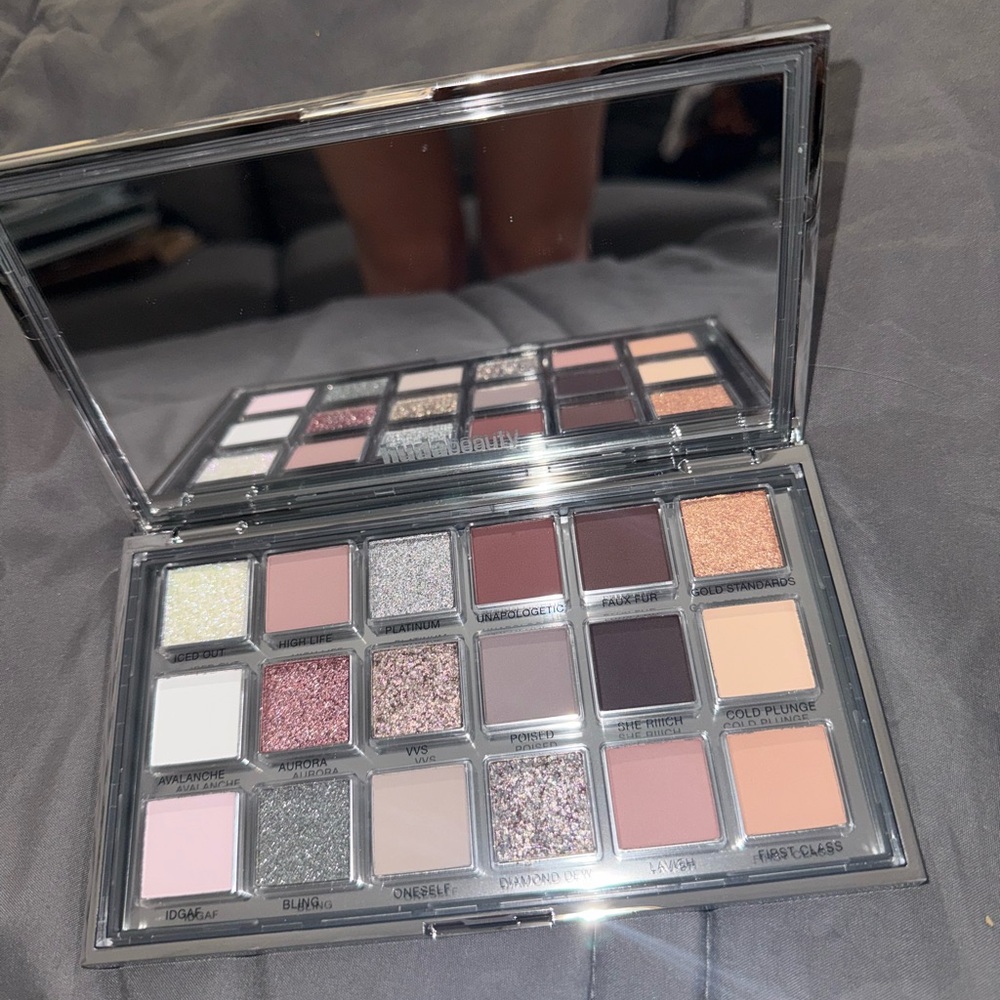 HUDA BEAUTY Eyeshadow Palette